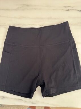 Women’s small High-Rise Black Active biker shorts. Great condition